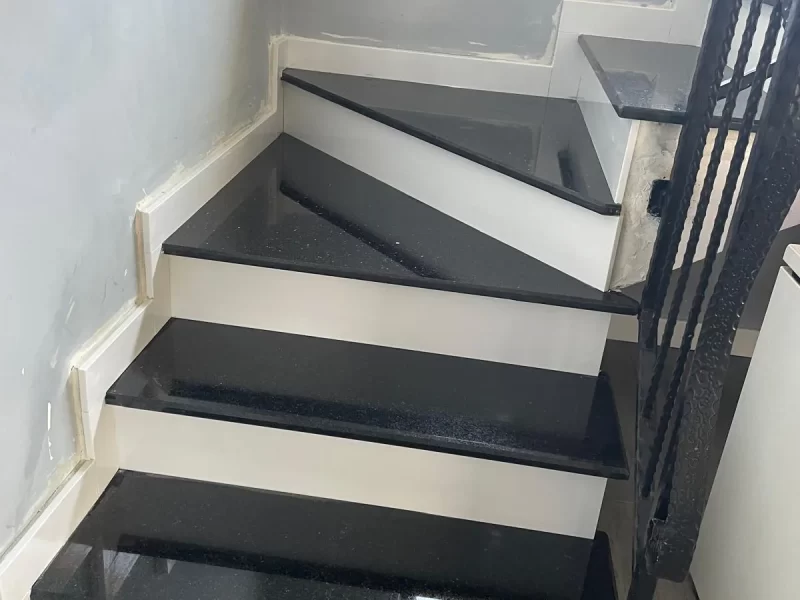 Scară granit negru balustradă forjată