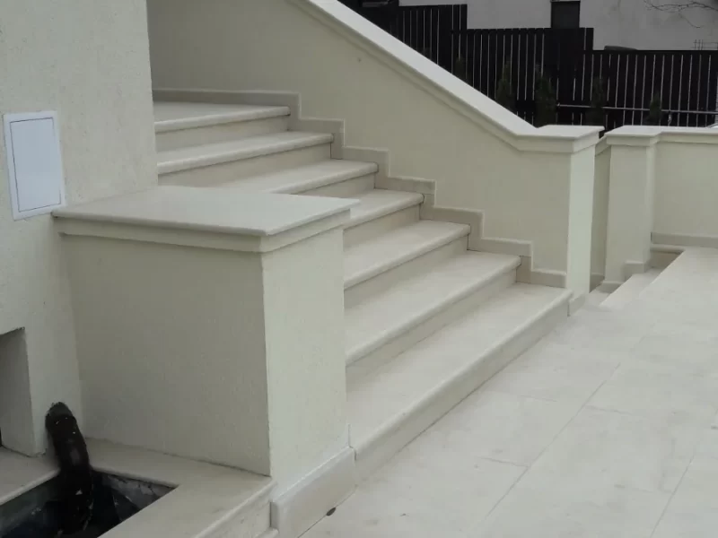 Scări exterioare Bianco Sardo balustradă